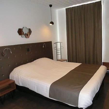 Hotel Sur Le Quai Пор-Вандр Номер фото