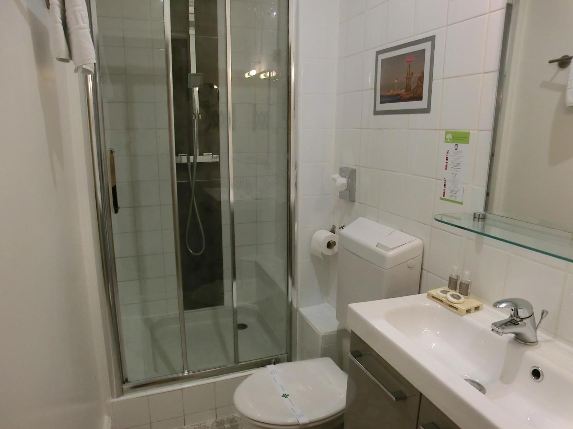 Hotel Sur Le Quai Пор-Вандр Номер фото