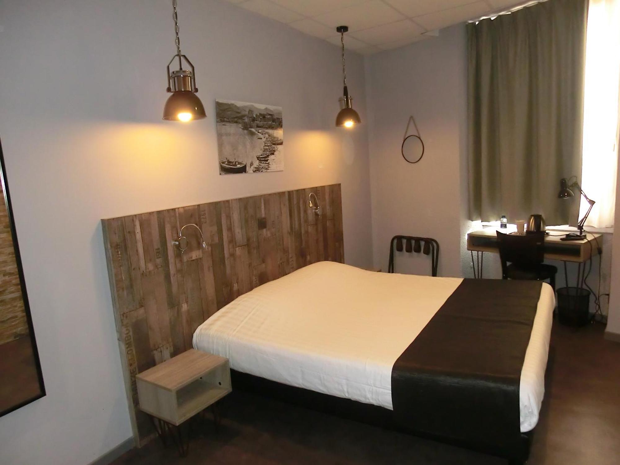 Hotel Sur Le Quai Пор-Вандр Номер фото