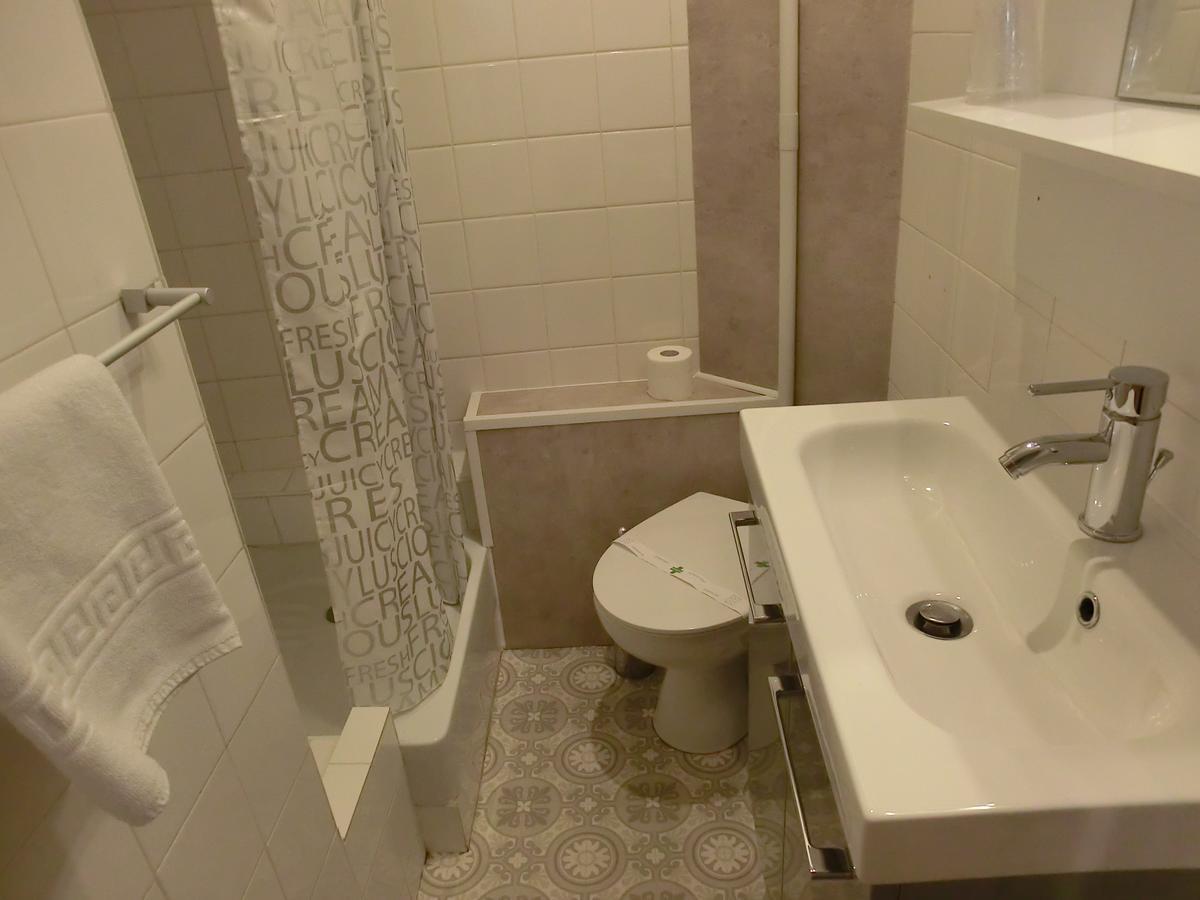Hotel Sur Le Quai Пор-Вандр Экстерьер фото