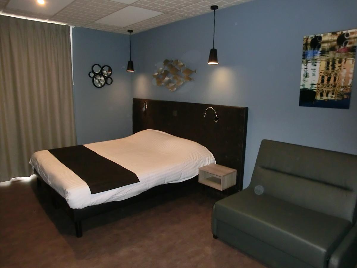 Hotel Sur Le Quai Пор-Вандр Экстерьер фото