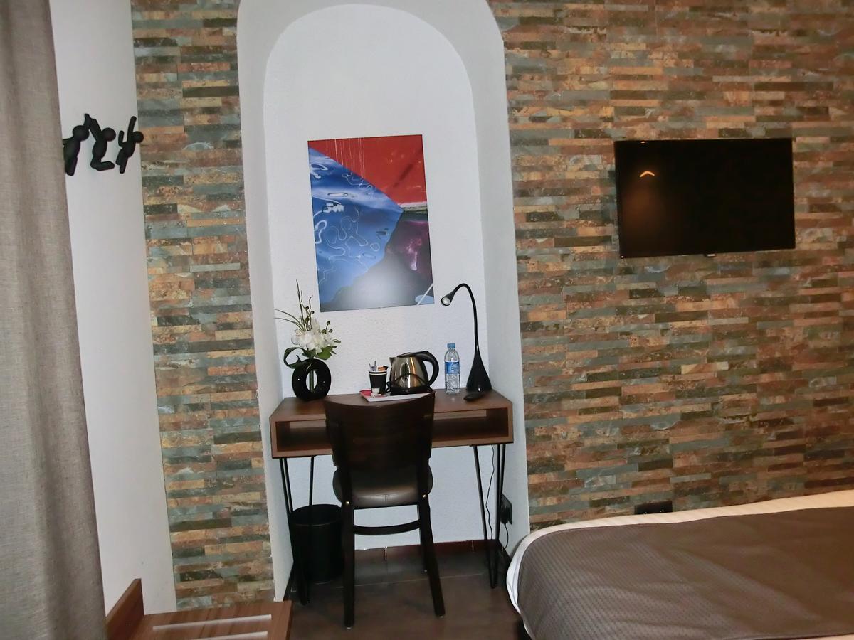 Hotel Sur Le Quai Пор-Вандр Экстерьер фото
