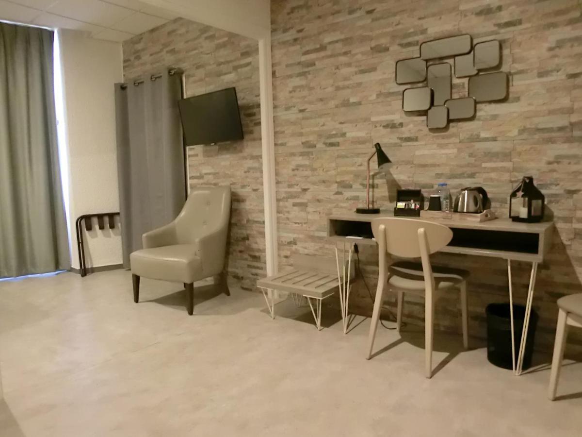 Hotel Sur Le Quai Пор-Вандр Экстерьер фото