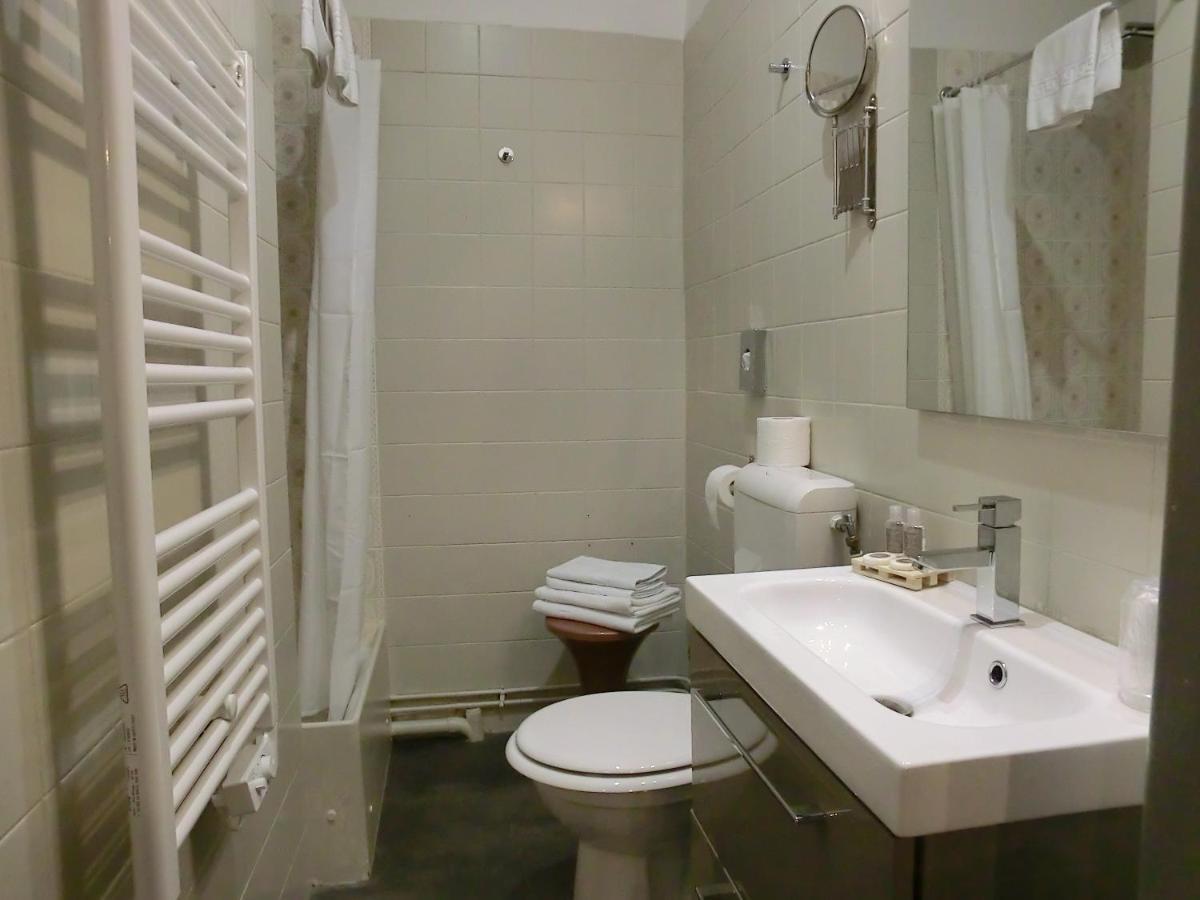 Hotel Sur Le Quai Пор-Вандр Экстерьер фото