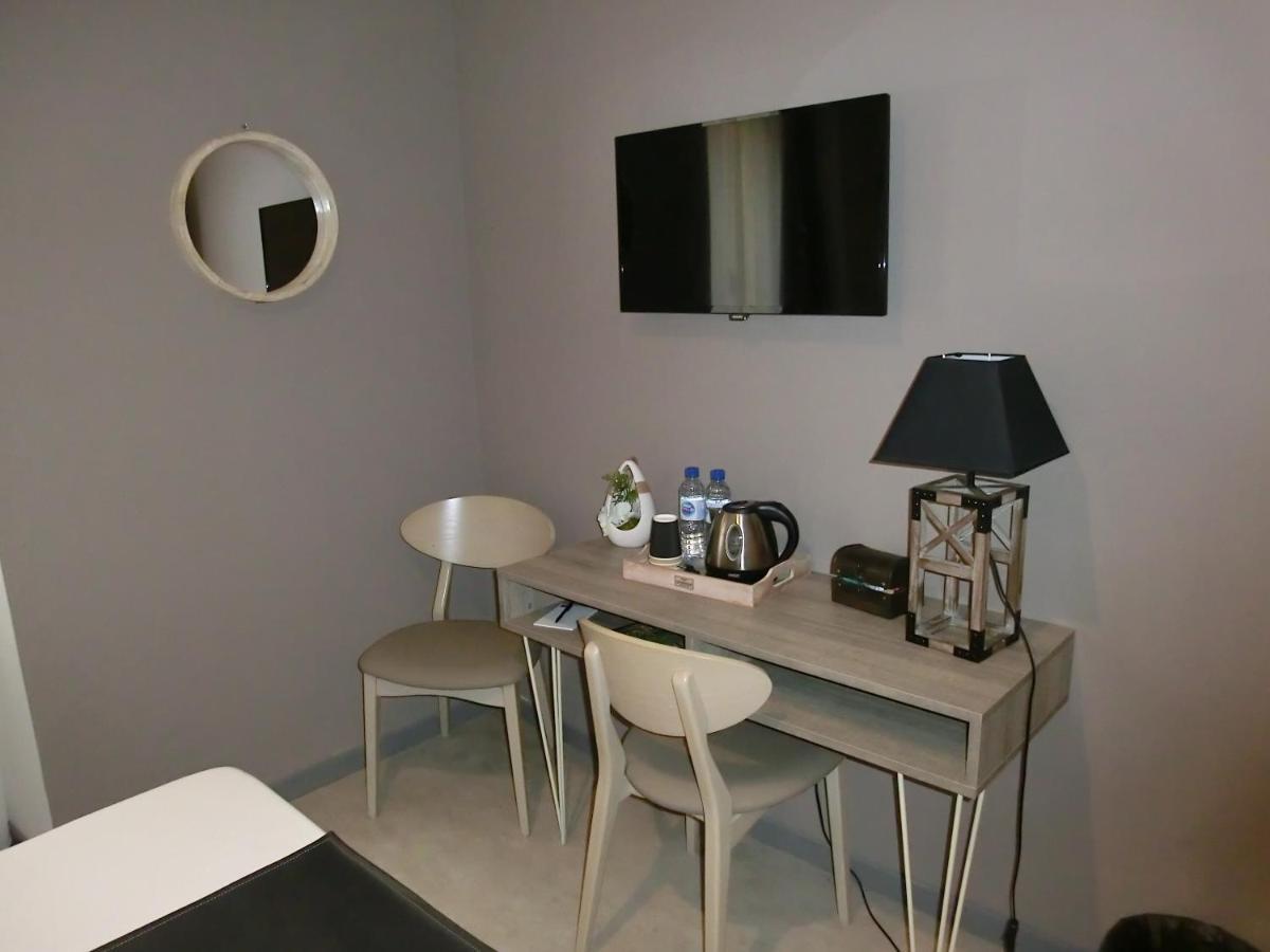 Hotel Sur Le Quai Пор-Вандр Экстерьер фото