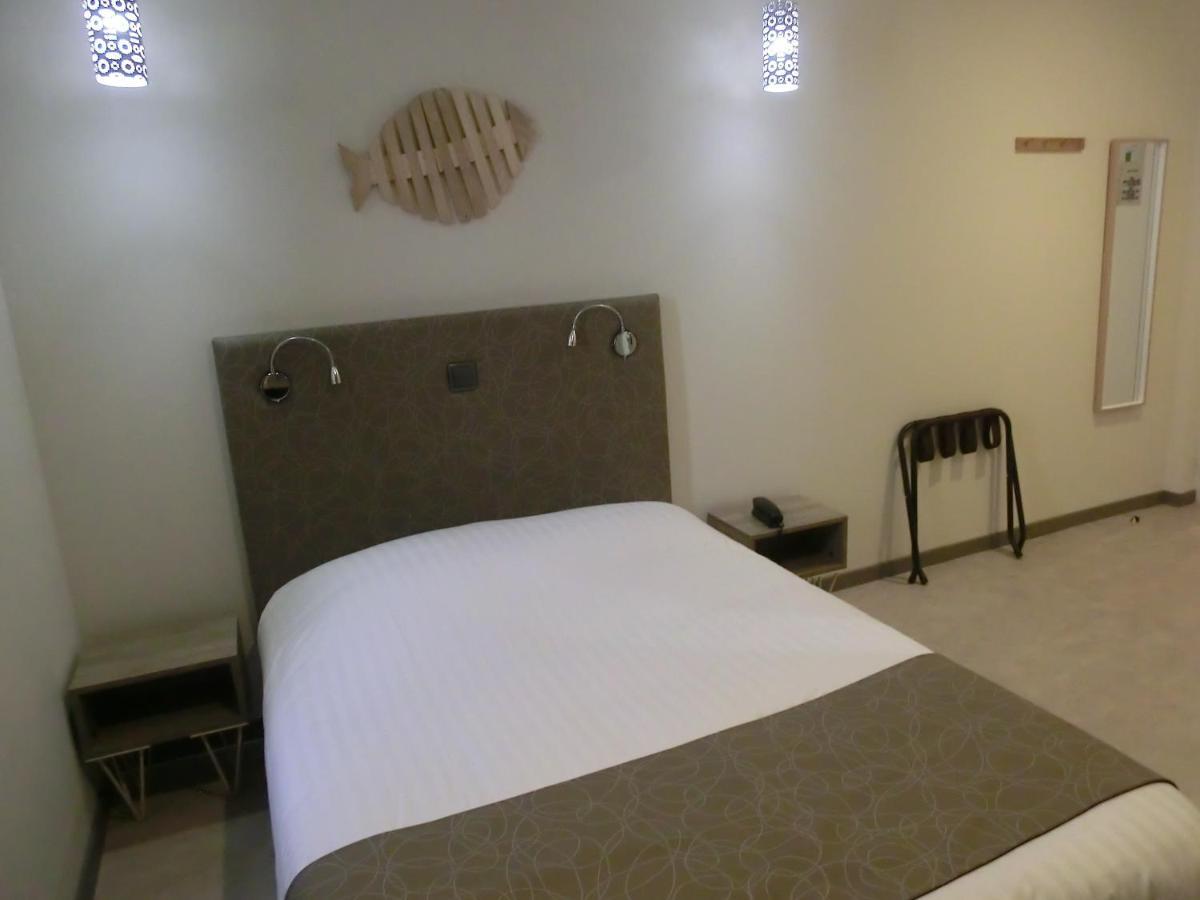 Hotel Sur Le Quai Пор-Вандр Номер фото